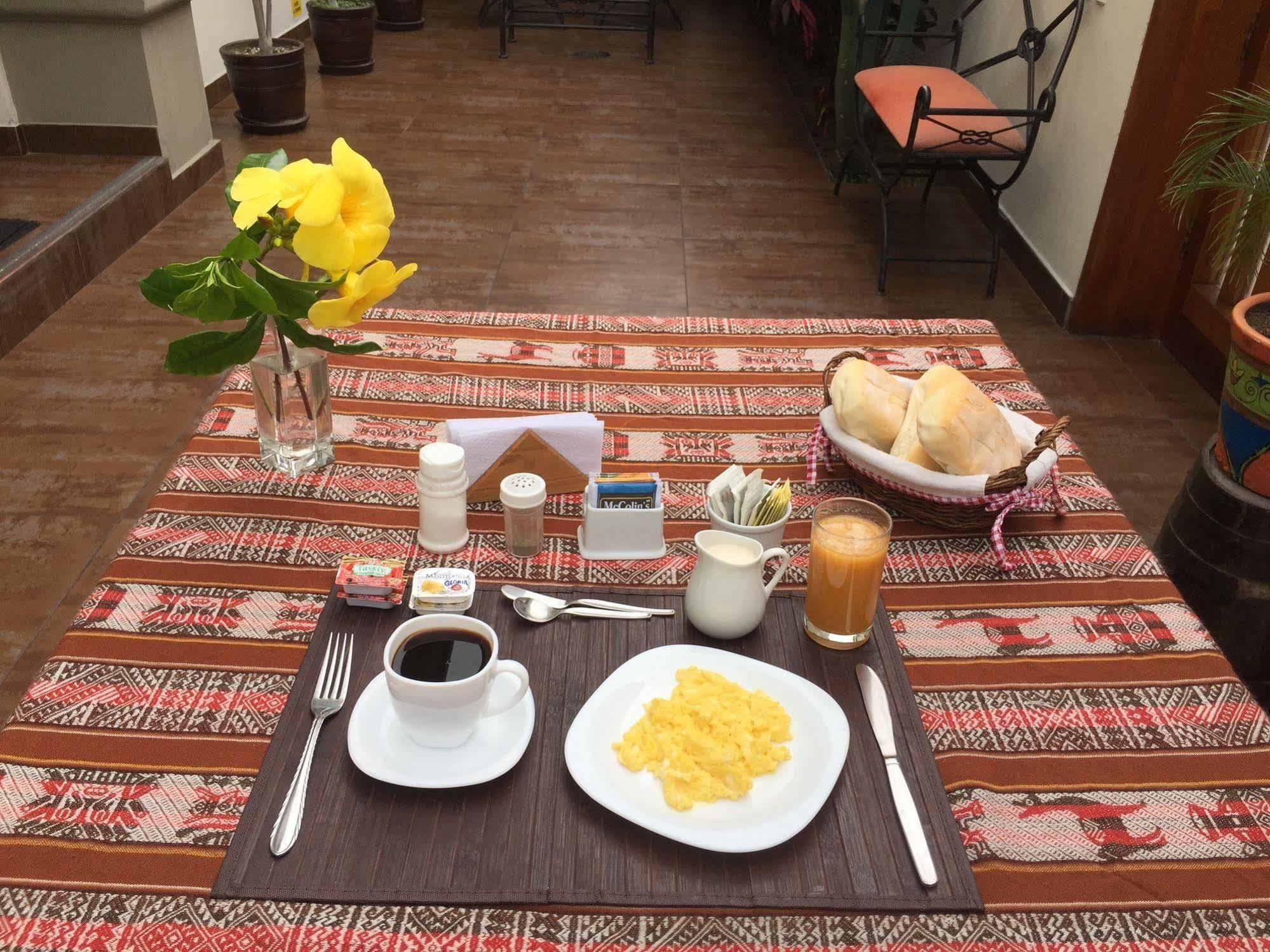Bed & Breakfast - La Casa De Ceci Lima Exterior photo